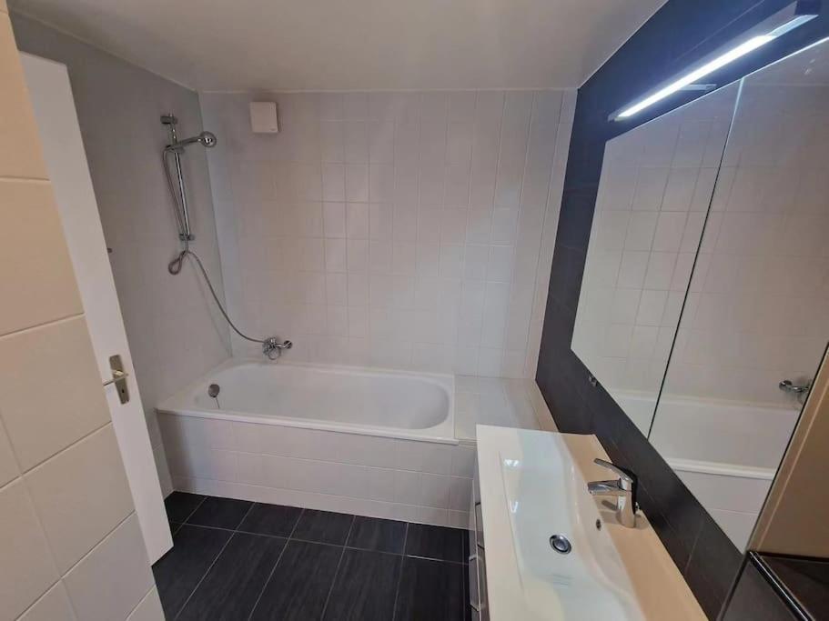Perfect Lake View New Apartment Veytaux Extérieur photo